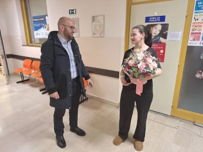 Gradonačelnik je u čestitare stigao s darovima/Foto: Pakrački list