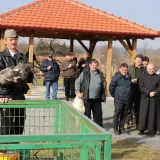Nakon misnog slavlja i tijekom licitacije, okupljeni su se mogli okrijepiti uz čaj i kuhano vino koje je osigurao Grad Lipik/Foto: Compas