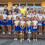 Daruvarske mažoretkinje DA-ME ispred gradske uprave/Foto: Predrag Uskoković/Grad Daruvar