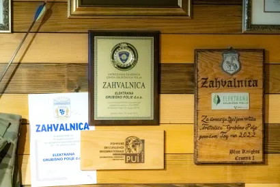 Brojne zahvalnice svjedoče o pomoći koju je tvrtka pružila brojnim ustanovama i pojedincima/Foto: &Scaron;tefan Brajković