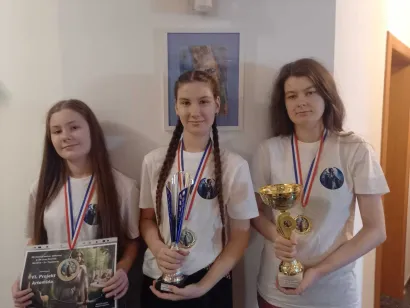 Svaka sa svojom medaljom/Foto: Privatni album