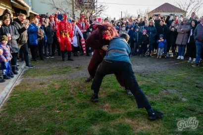 Slijedi hrvanje, publika uzbuđeno navija/Foto: Foto by Goldy