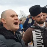 Josip Dabro pjeva stihove o Anti Paverliću/Foto: Screenshot