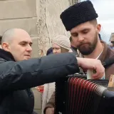 Josip Dabro pjeva stihove o Anti Paverliću/Foto: Screenshot