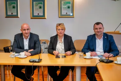 Vladimir Bilek, Vanda Cegledi i Damir Lneniček/Foto: Predrag Uskoković/Grad Daruvar