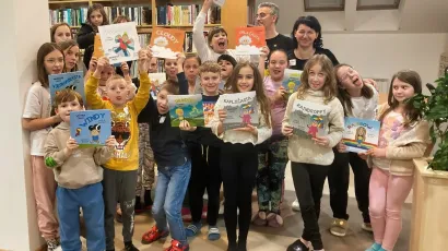 Djeca sa Zoranom Vakulom/Foto: PKČ Daruvar