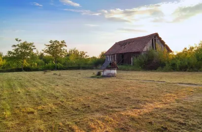 MojPortal.hr besplatni oglasnik: Veliko seosko imanje s prostranom kućom traži novog vlasnika