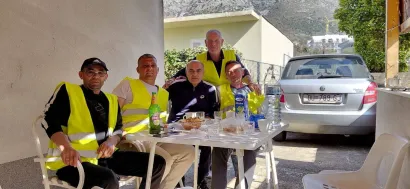 Ljudi ih posvuda dočekuju ra&scaron;irenih ruku/Foto: Privatni album