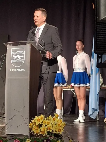 FMiroslav Ivančić otvara svečanu sjednicu Dan Grada Pakraca/oto: Pakrački list