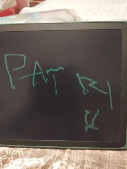 Patrik je nedavno na ploči napisao svoje ime/Foto: Privatni album