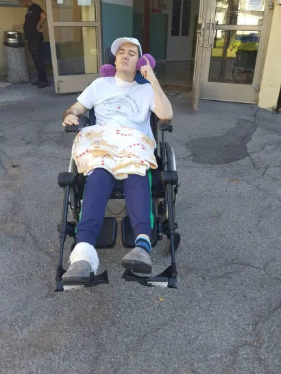 Sunčanje u dvori&scaron;tu/Foto: Privatni album