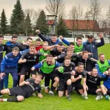 Slavlje igrača nakon velike pobjede na zahtjevnom gostovanju/Foto: HNK Daruvar