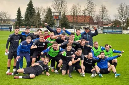 Slavlje igrača nakon velike pobjede na zahtjevnom gostovanju/Foto: HNK Daruvar