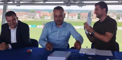 U ime investitora, ugovor je potpisao Marko Mihaliec, direktor Gradskog poduzeća za upravljanje sportskim objektima/Foto: Slavica Trgovac Martan