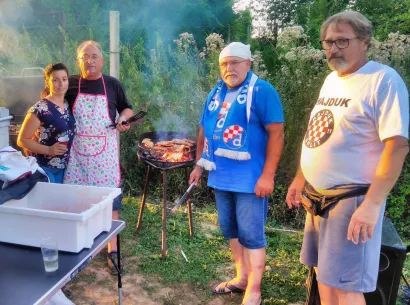 I dinamovci i hajdukovci i lijevi i desni i centralni... Svi se zajedno druže/Foto: Privatni album