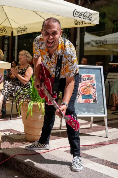 Gitarist na terasi restorana Terasa/Foto: Sa&scaron;a Selihar
