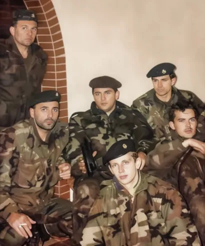 Josip Straga sa suborcima 1991. godine, sjedi prvi s desna/Foto: Privatni album