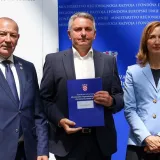 Načelnik Boro Ba&scaron;ljan preuzeo je vrijedan ugovor/Foto: Općina Hercegovac