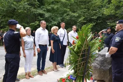 Počast su odala i izaslanstva BBŽ, gradova Bjelovara i Daruvara i općina Sirač i Ivanska/Foto: PU bjelovarsko-bilogorska