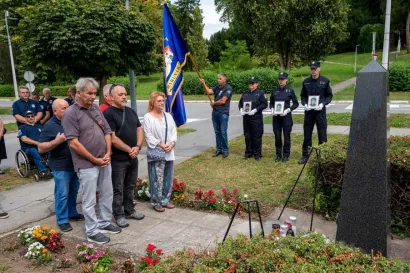 Položeni su vijenci i zapaljene svijeće/Foto: Predrag Uskoković